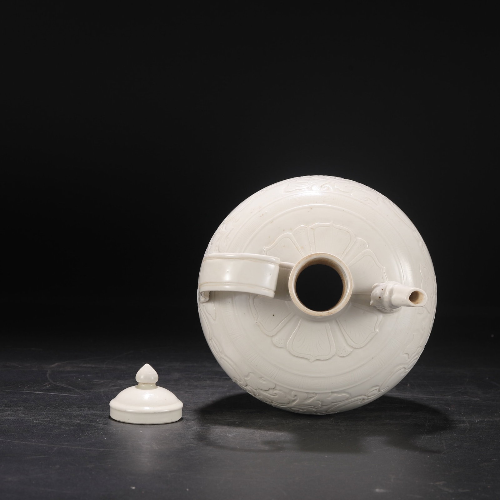 An Exquisite Ding yao White Glazed Flower Pattern Ewer - 5