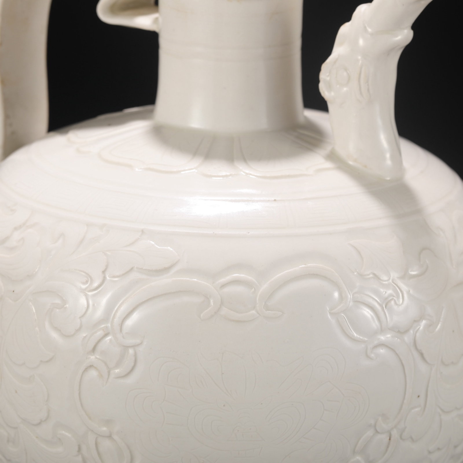 An Exquisite Ding yao White Glazed Flower Pattern Ewer - 7