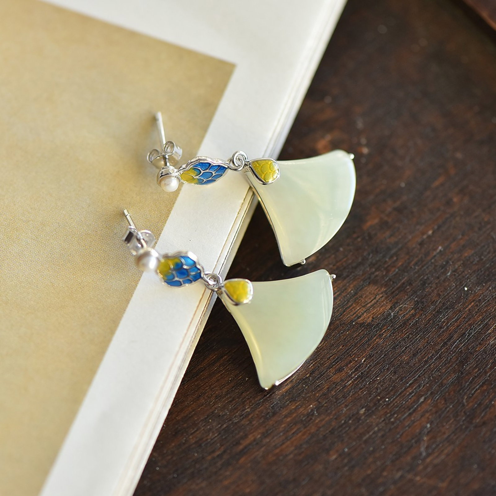 A Pair of Exquisite Sterling Silver Inlaid White Jade Earrings,Inlaid Pearls - 2