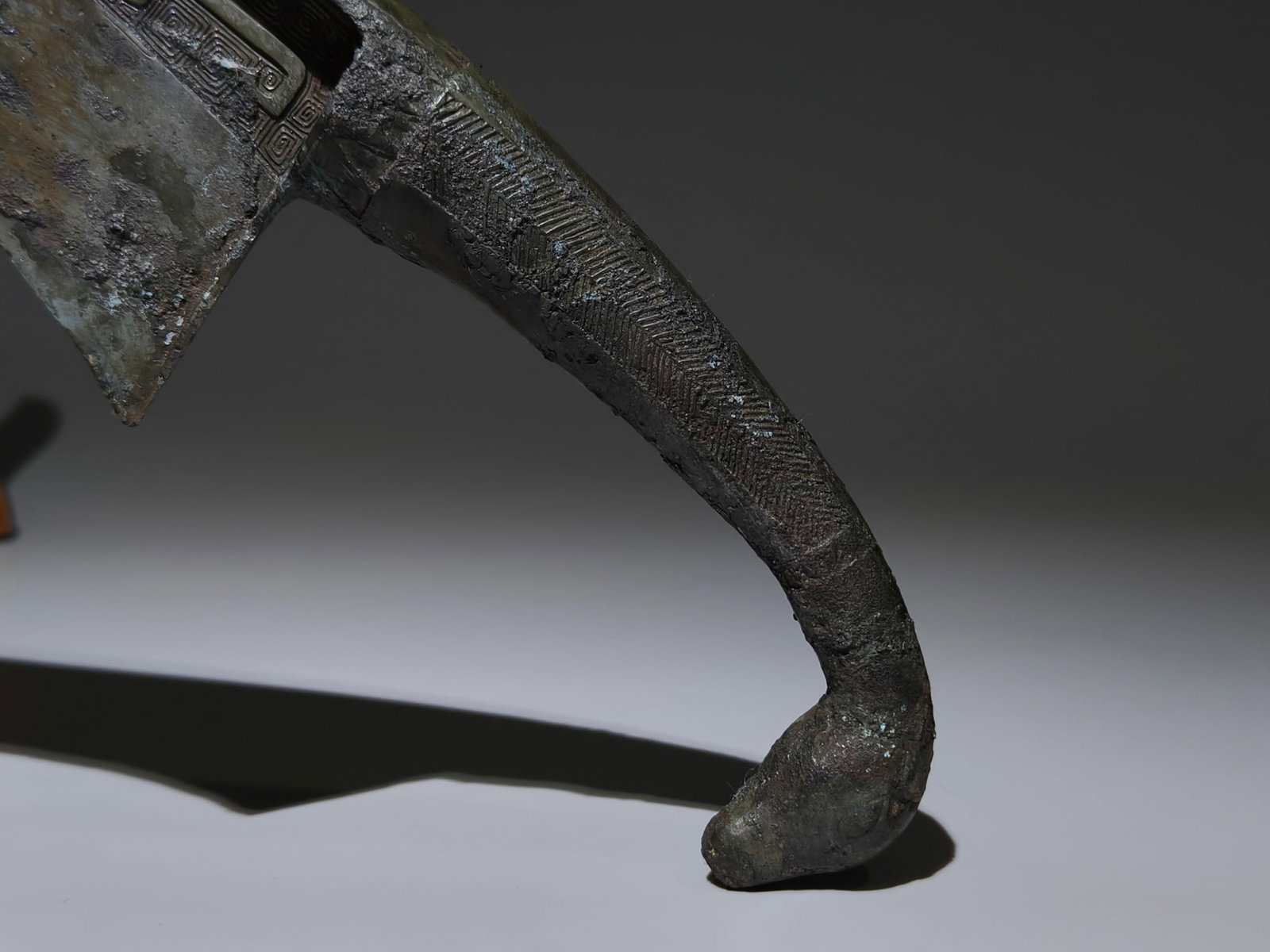 An Archaic Bronze Thunder and Cloud Pattern Machete - 4