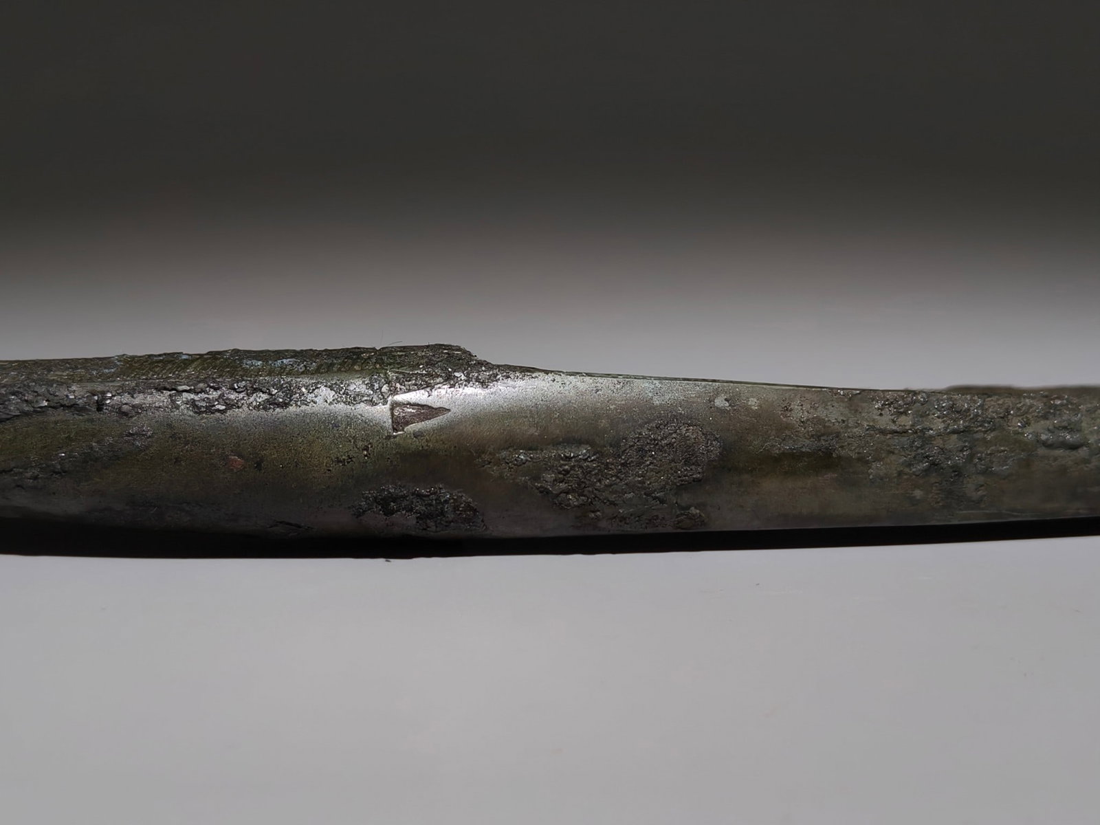 An Archaic Bronze Thunder and Cloud Pattern Machete - 9