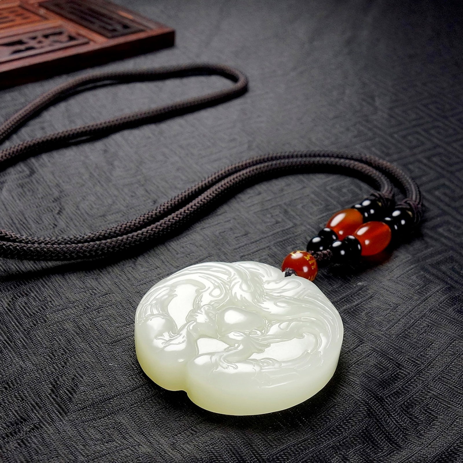 An Exquisite White Jade Swan Pendant - 6