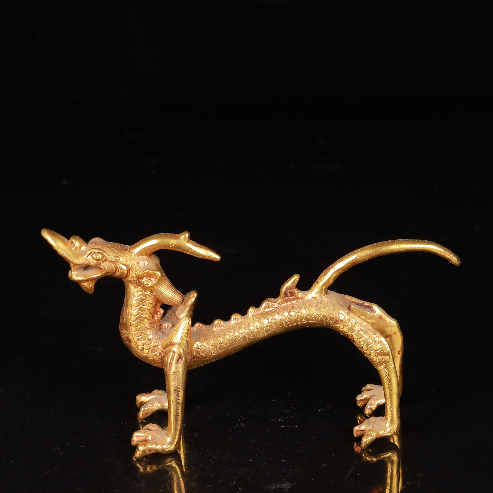 An Exquisite Gilt Bronze Dragon Ornament - 5