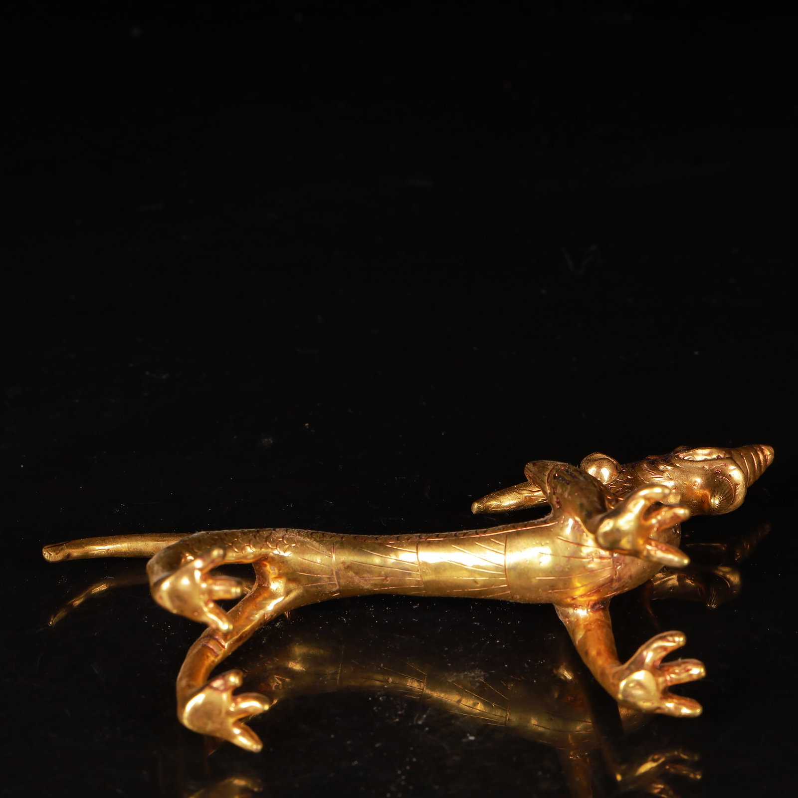 An Exquisite Gilt Bronze Dragon Ornament - 8