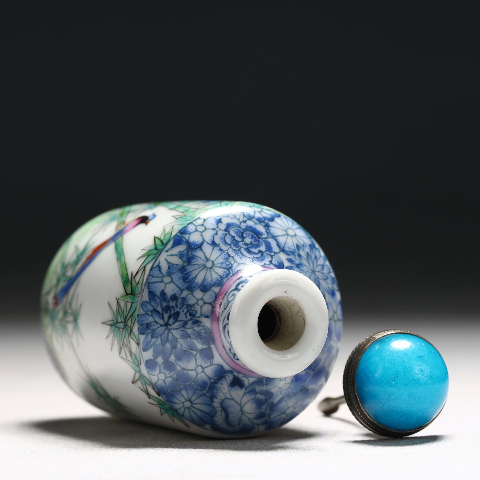 An Exquisite Enamel Bamboo Flower and Bird Pattern Porcelain Snuff Bottle - 5