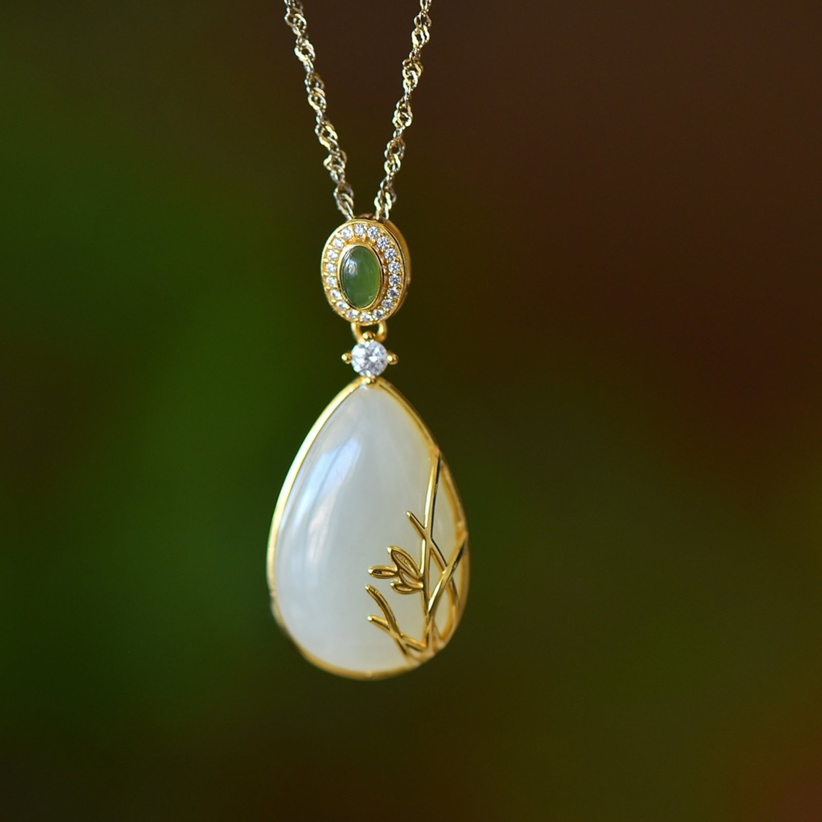 An Exquisite Sterling Silver-Gold Plated Inlaid White Jade Pendant: Estimated Value:200-400 An Exquisite Sterling Silver-Gold Plated Inlaid White Jade Pendant,Size:15mmx24mm 纯银镀金镶白玉吊坠
