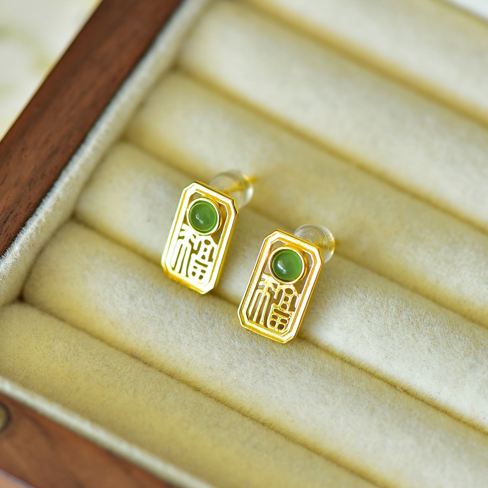 A Pair of Exquisite Sterling Silver-Gold Plated Inlaid Jasper Earrings - 4