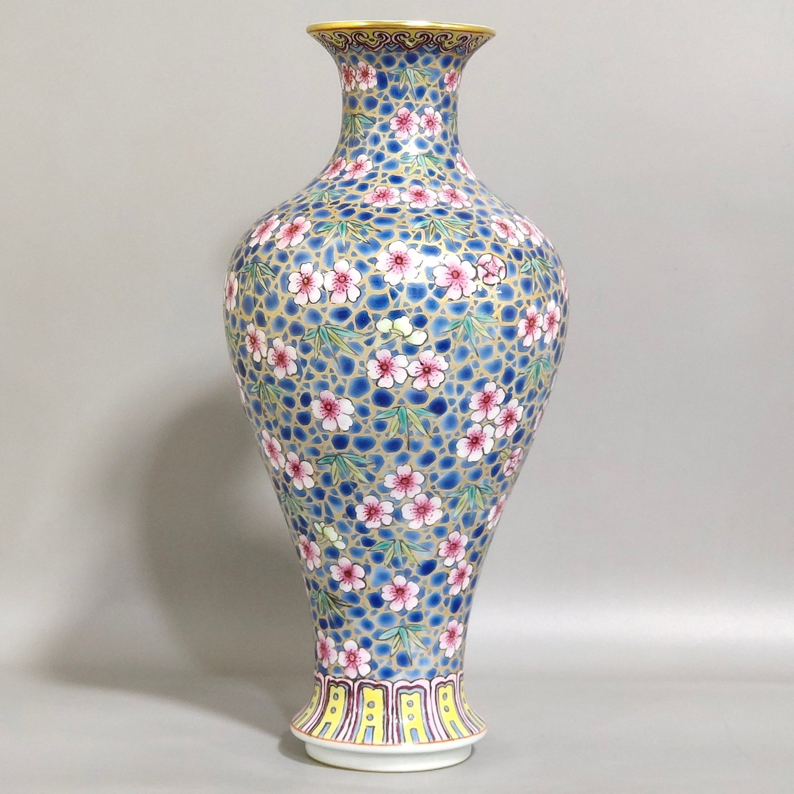 An Exquisite Famille-Rose Painted Gold Plum Blossom Pattern Vase: Estimated Value:2400-4800 An Exquisite Famille-Rose Painted Gold Plum Blossom Pattern Vase,Qing Dynasty,China,Jiaqing Six-character Mark,Size:8inx3.7in