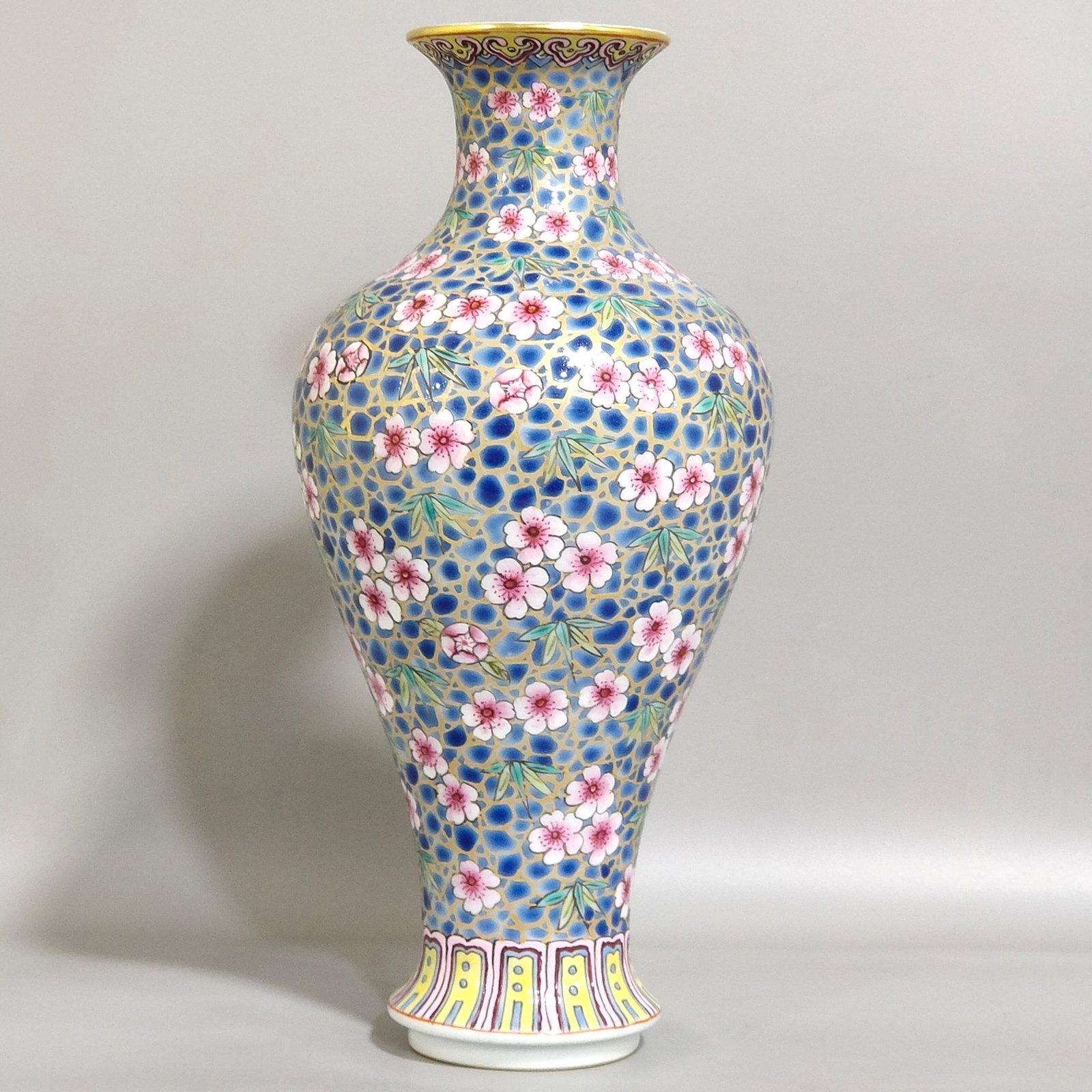An Exquisite Famille-Rose Painted Gold Plum Blossom Pattern Vase - 2