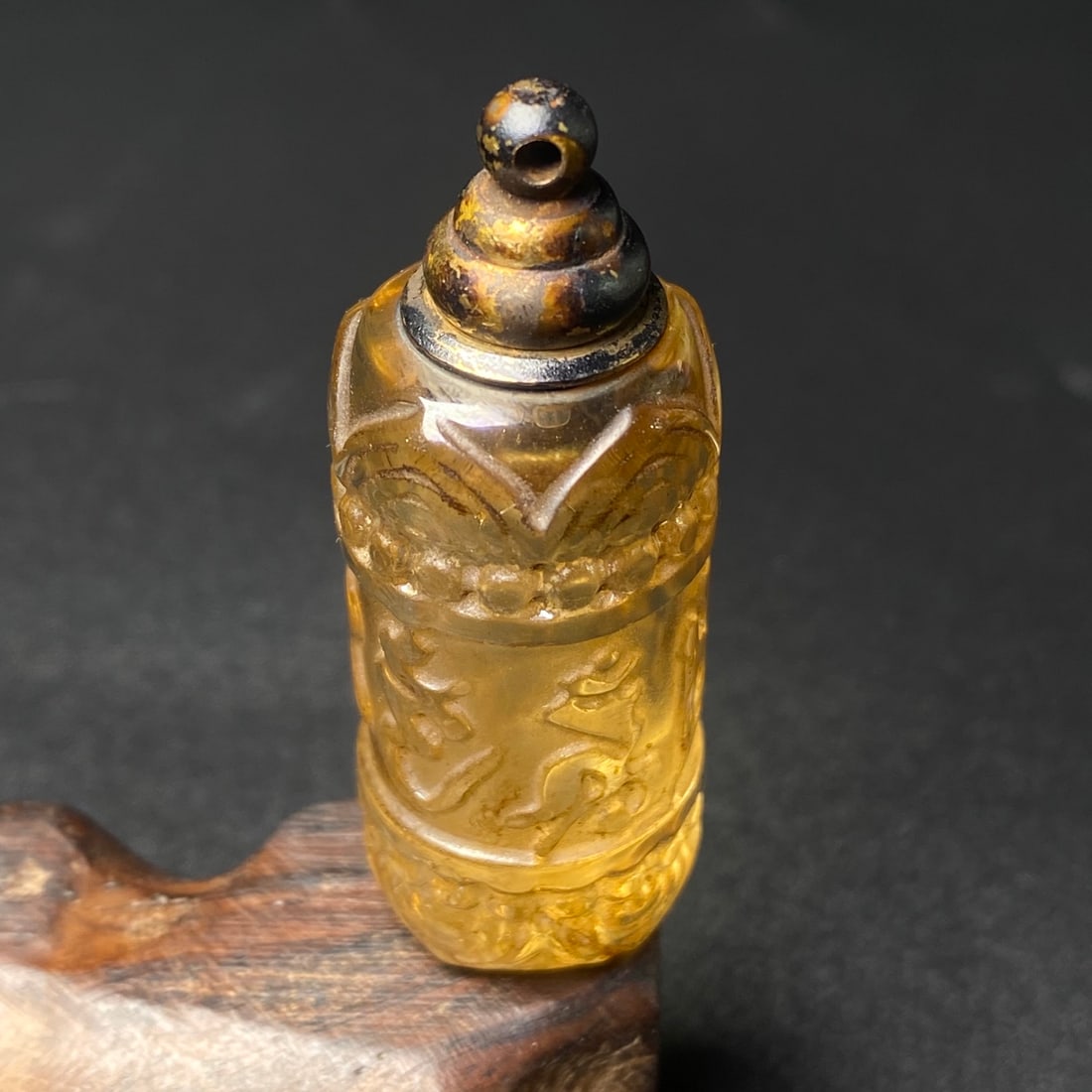 An Exquisite Crystal Bottle Pendant - 2