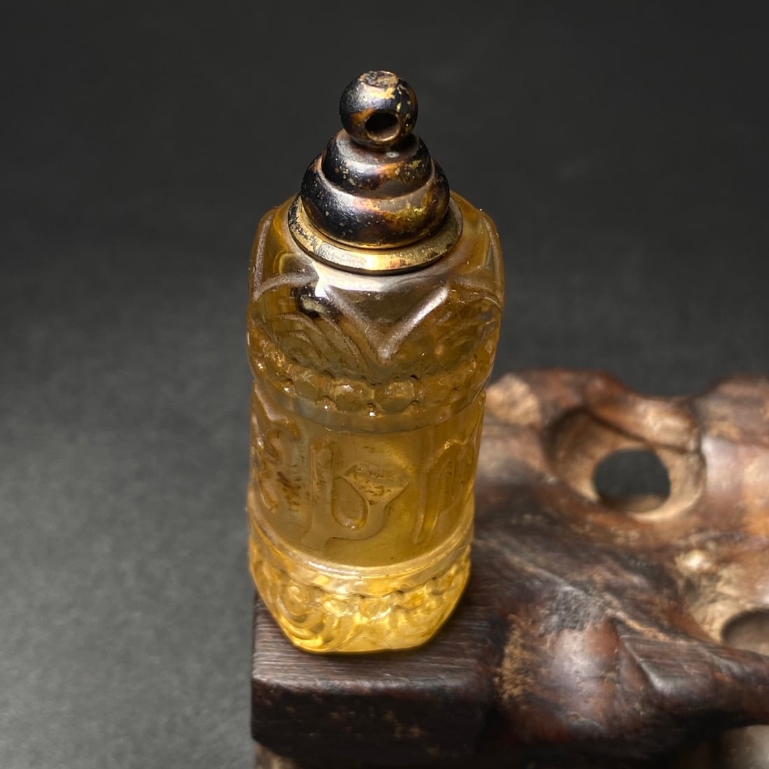 An Exquisite Crystal Bottle Pendant - 5
