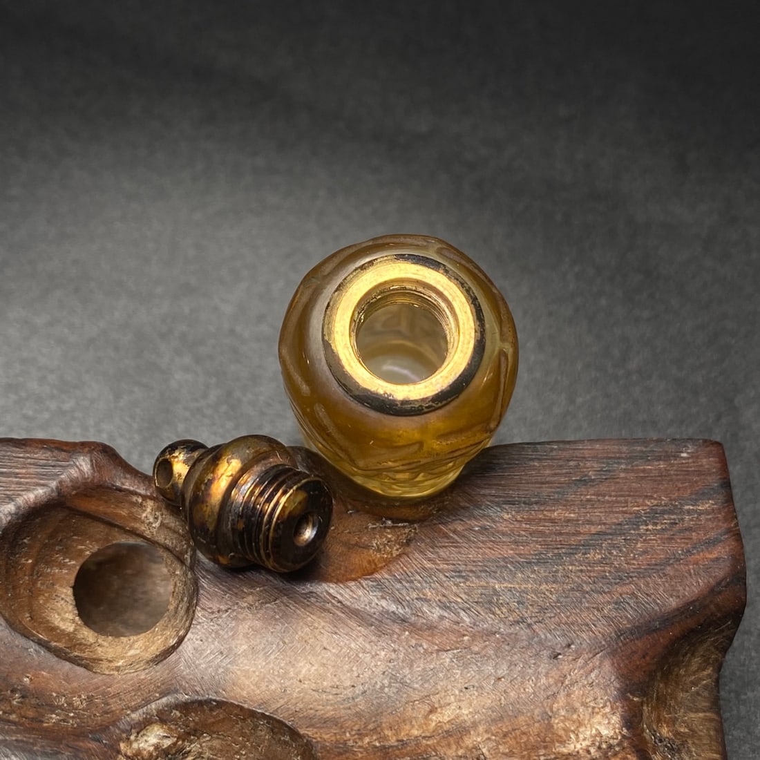 An Exquisite Crystal Bottle Pendant - 7