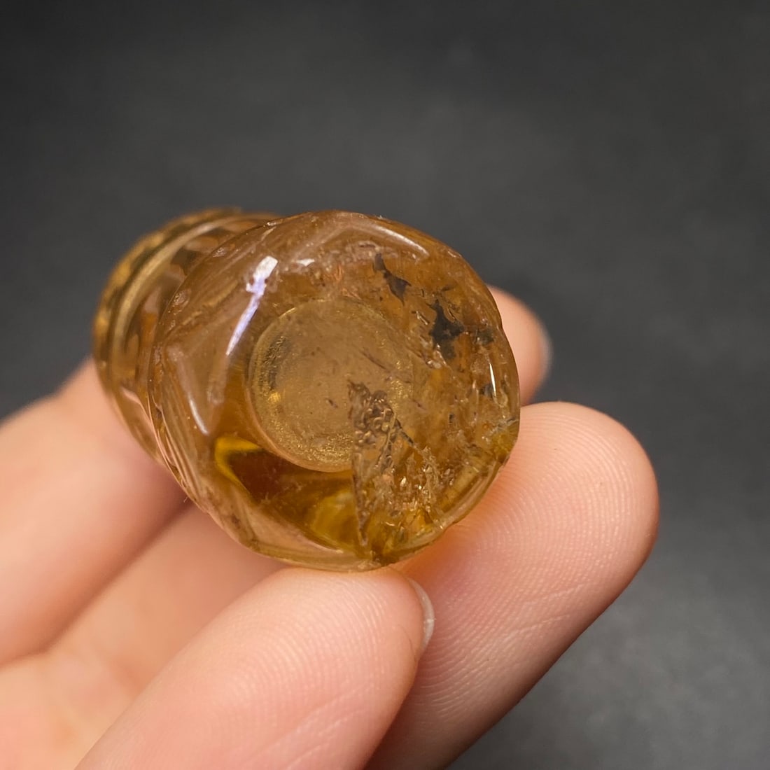 An Exquisite Crystal Bottle Pendant - 9