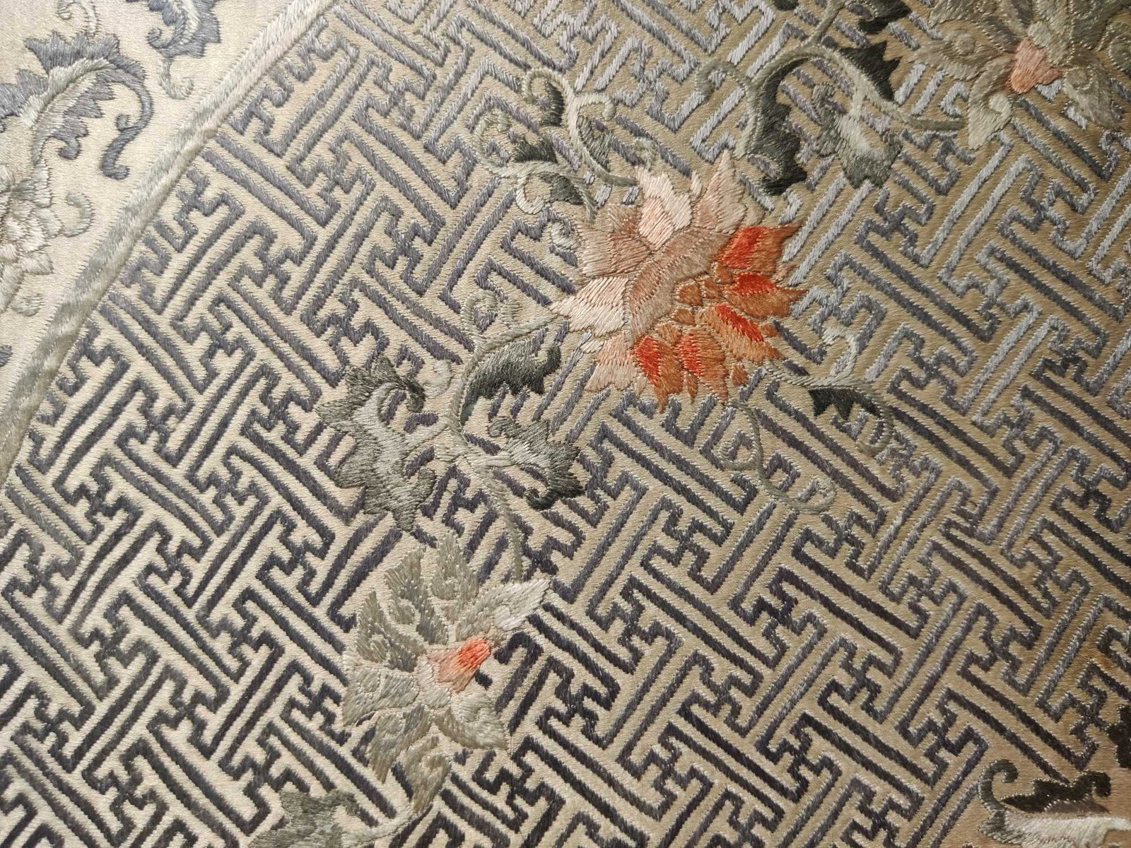 Palace Embroidered 'Swastika' Pattern Baoxiang Flower - 3
