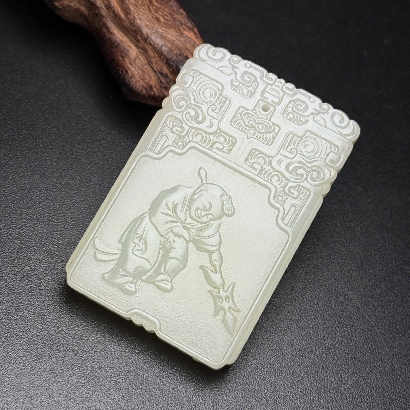 An Exquisite White Jade Figure Pattern Pendant - 2