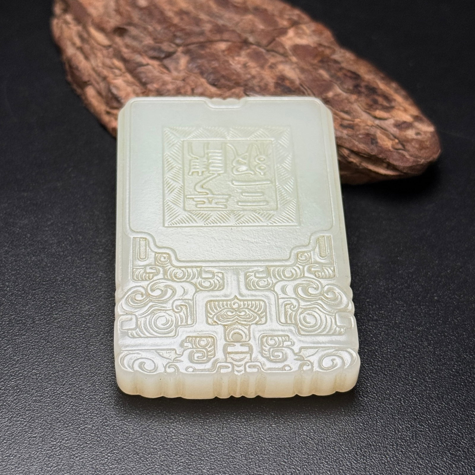 An Exquisite White Jade Figure Pattern Pendant - 7