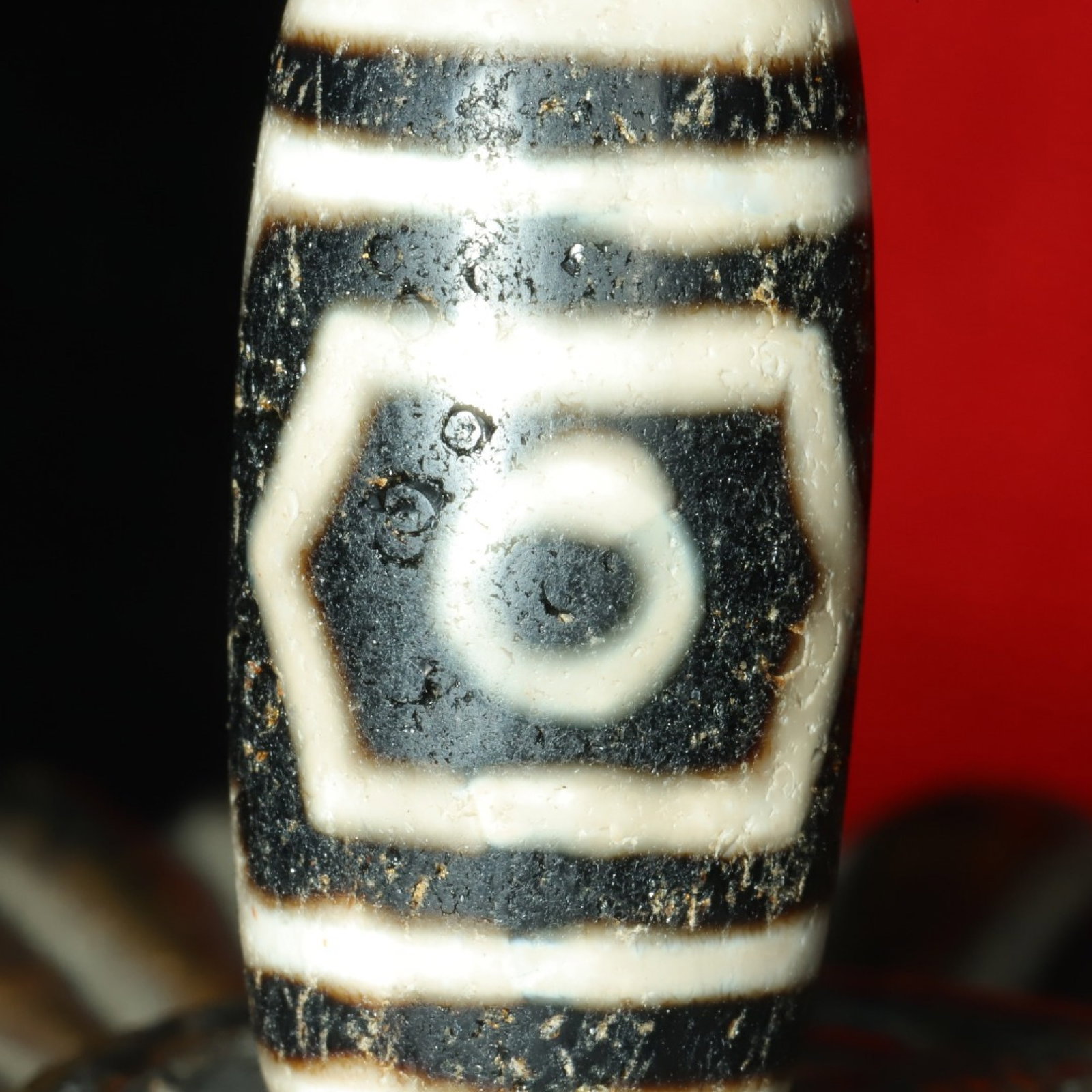 An Exquisite Three Eyes Dzi Bead Pendant - 2