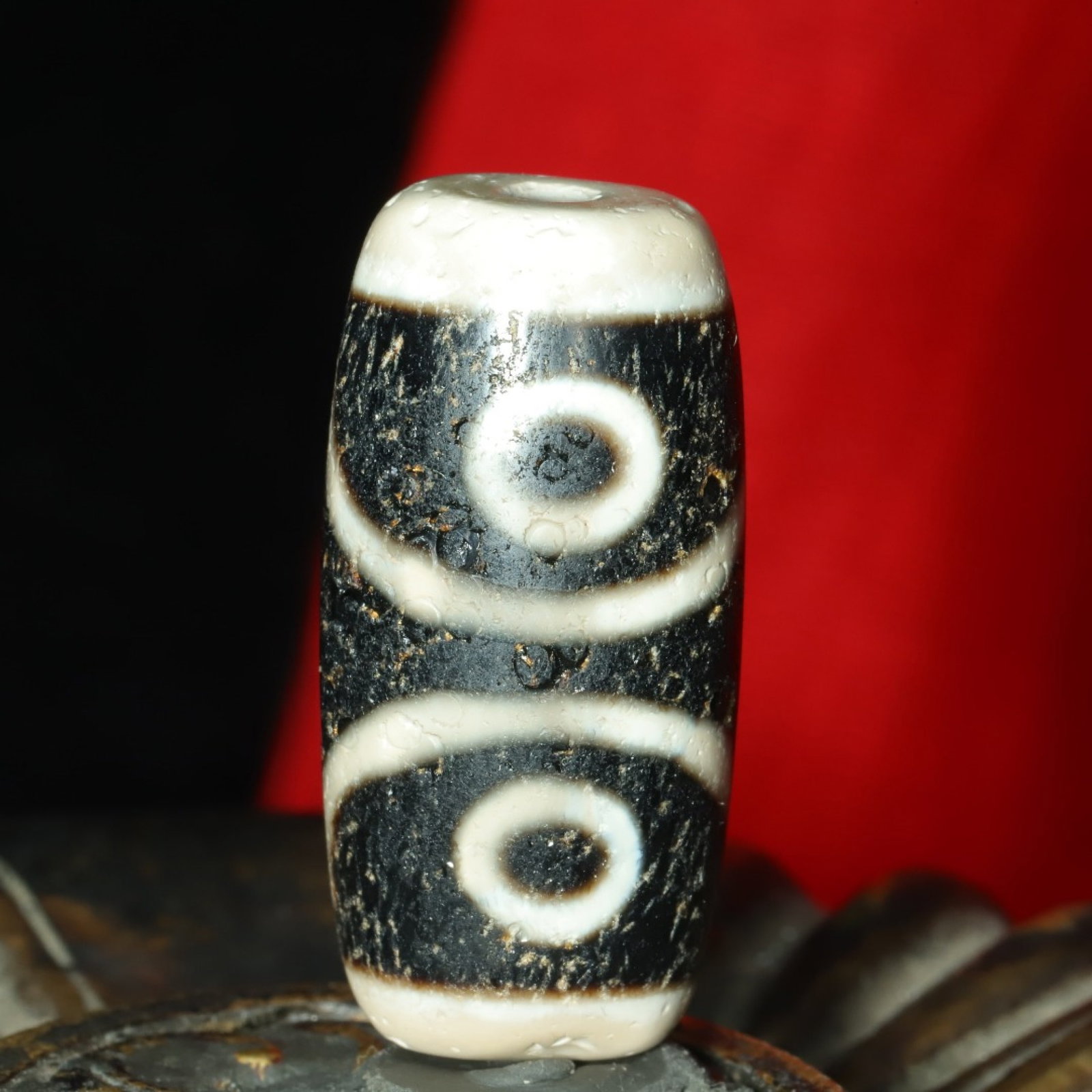 An Exquisite Three Eyes Dzi Bead Pendant - 4