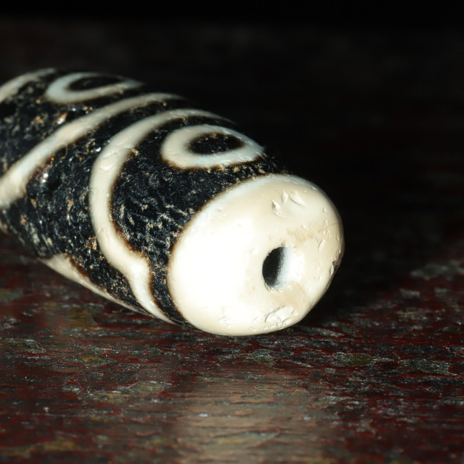 An Exquisite Three Eyes Dzi Bead Pendant - 9