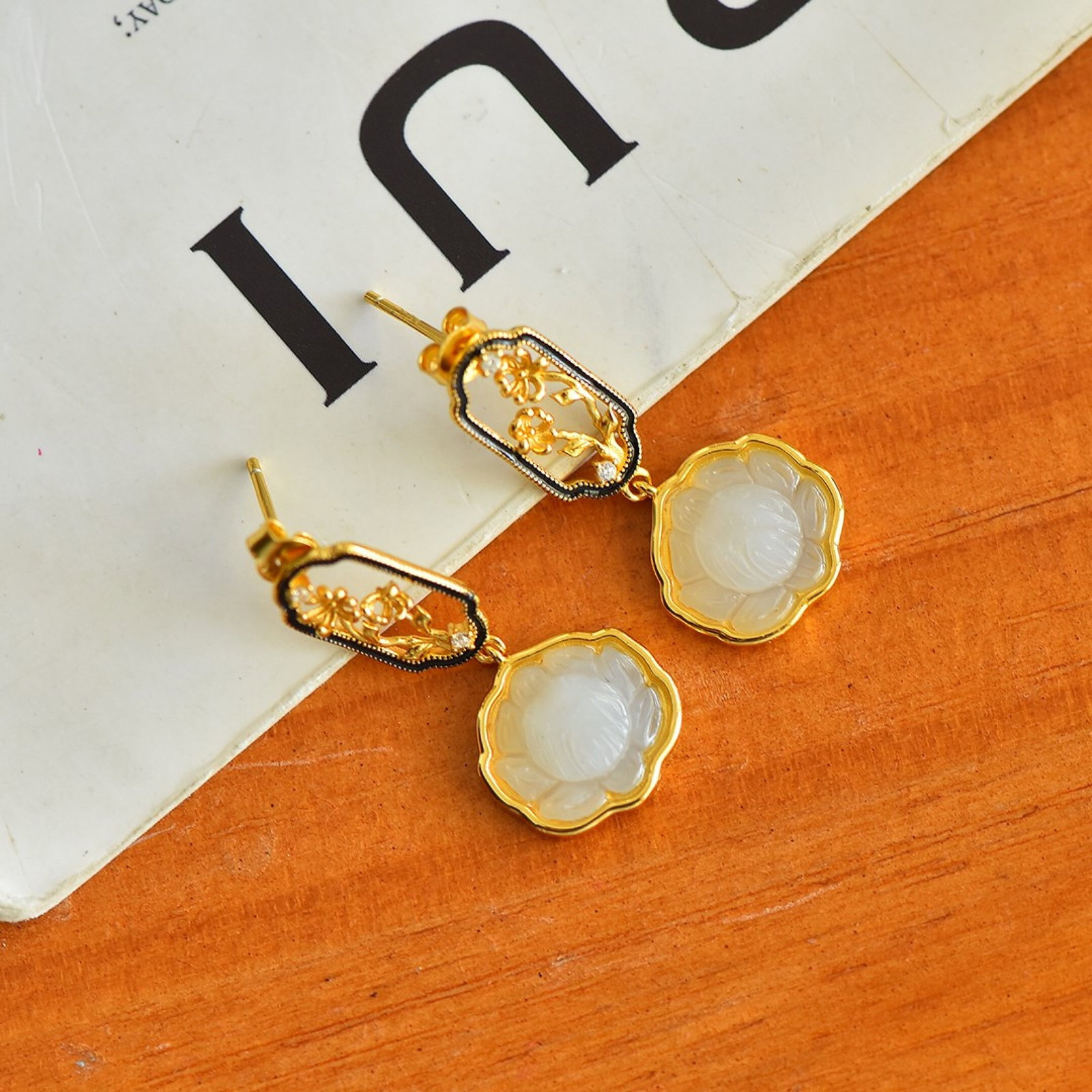 A Pair of Exquisite Sterling Silver-Gold Plated Inlaid White Jade Earrings - 3