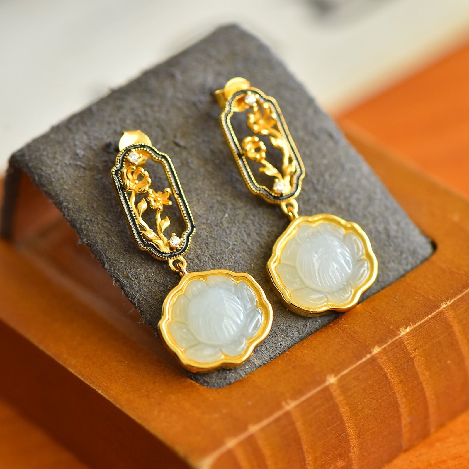 A Pair of Exquisite Sterling Silver-Gold Plated Inlaid White Jade Earrings - 4