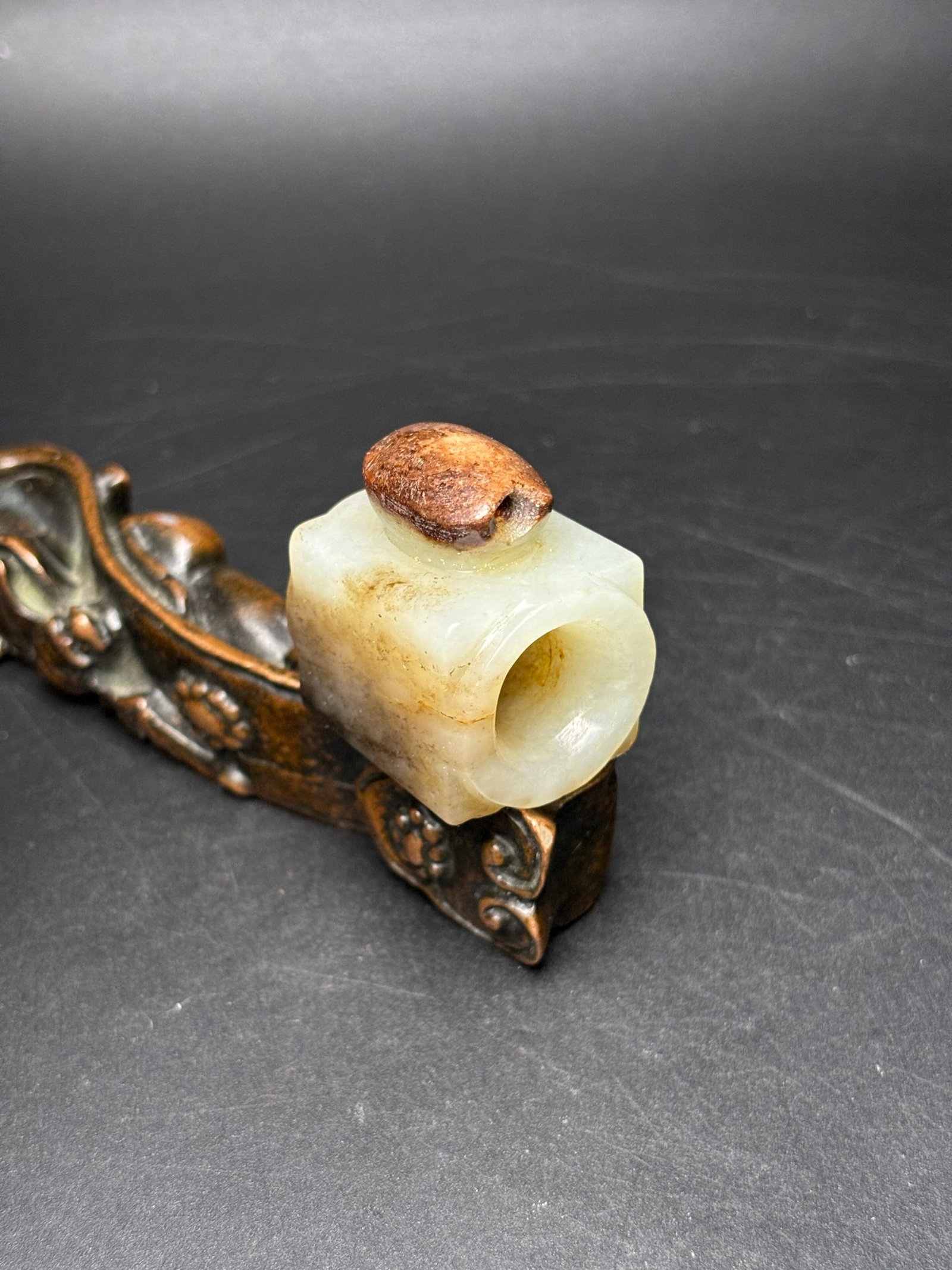 An Exquisite White Jade Pendant: Estimated Value:800-1600 An Exquisite White Jade Pendant,Qing Dynasty,China,Size:30mmx32mmx24mm,Weight:41g 白玉挂件,中国清代