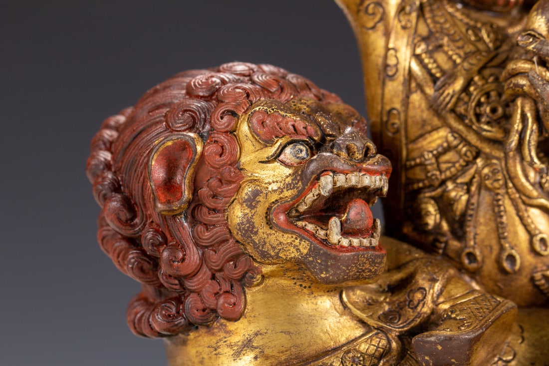 A Solemn Gilt Bronze Statue of Heavenly King - 4