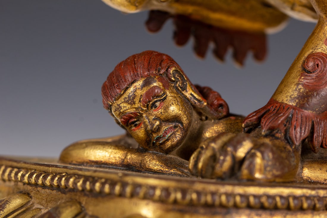 A Solemn Gilt Bronze Statue of Heavenly King - 6