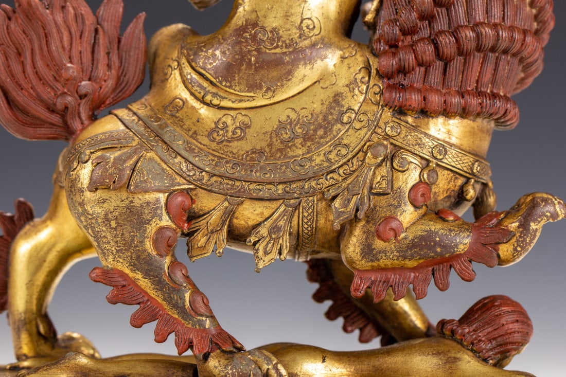 A Solemn Gilt Bronze Statue of Heavenly King - 8