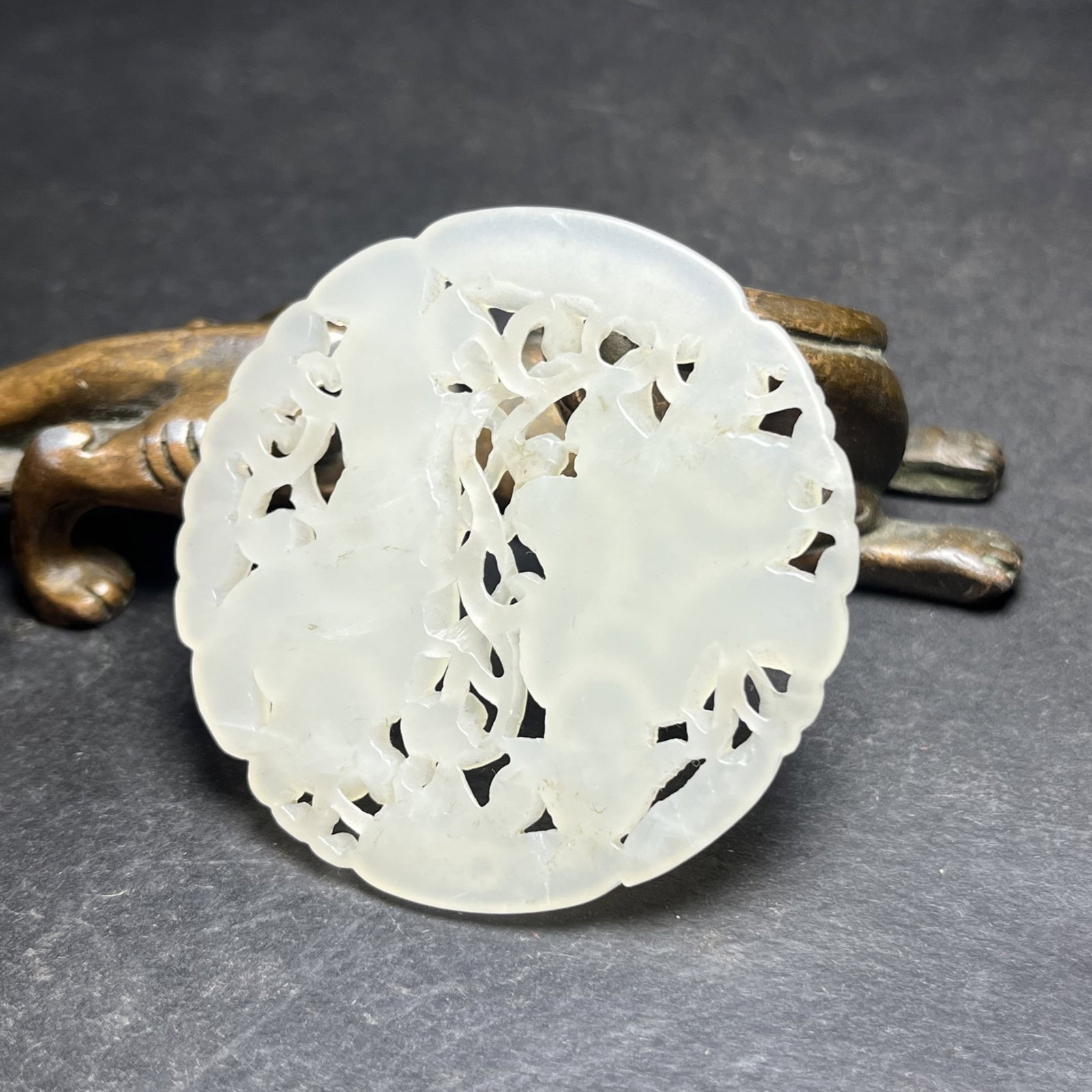 An Exquisite White Jade Hollow Landscape and Figure Pattern Pendant - 7