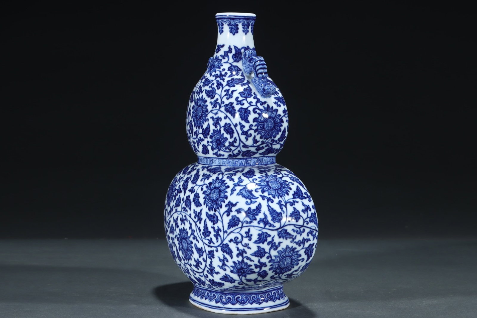 A Rare Blue and White Lotus Pattern Double-Ears Gourd Vase,With Vertical Scroll Painting on Silk - 2
