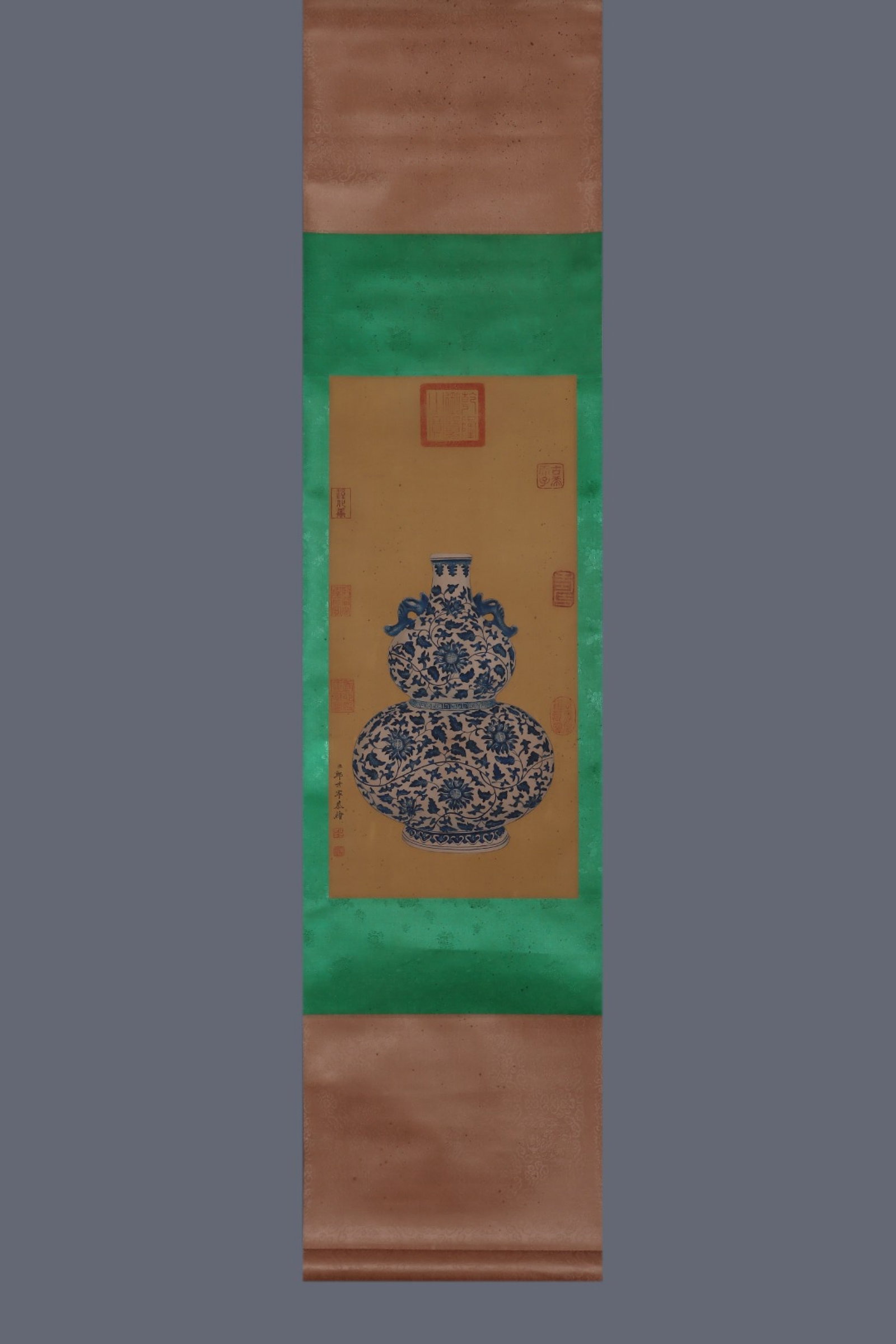A Rare Blue and White Lotus Pattern Double-Ears Gourd Vase,With Vertical Scroll Painting on Silk - 6