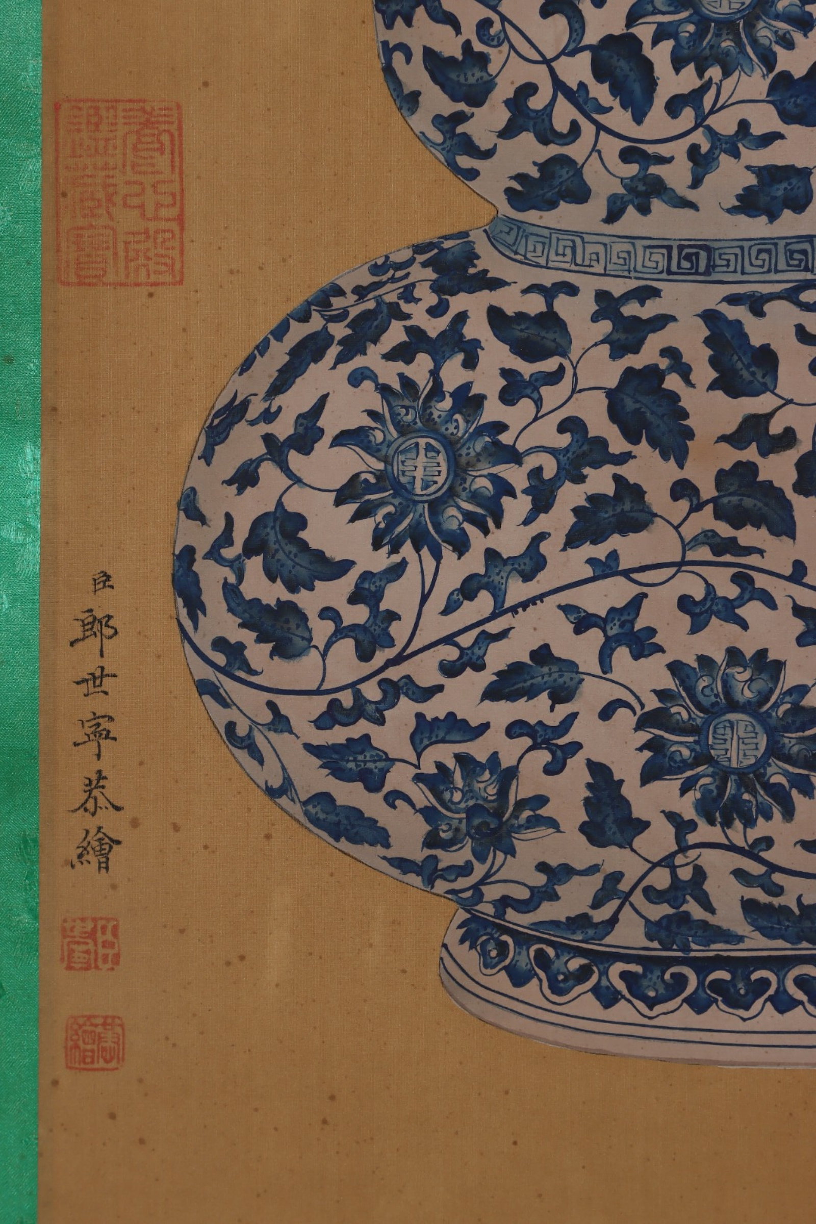 A Rare Blue and White Lotus Pattern Double-Ears Gourd Vase,With Vertical Scroll Painting on Silk - 8