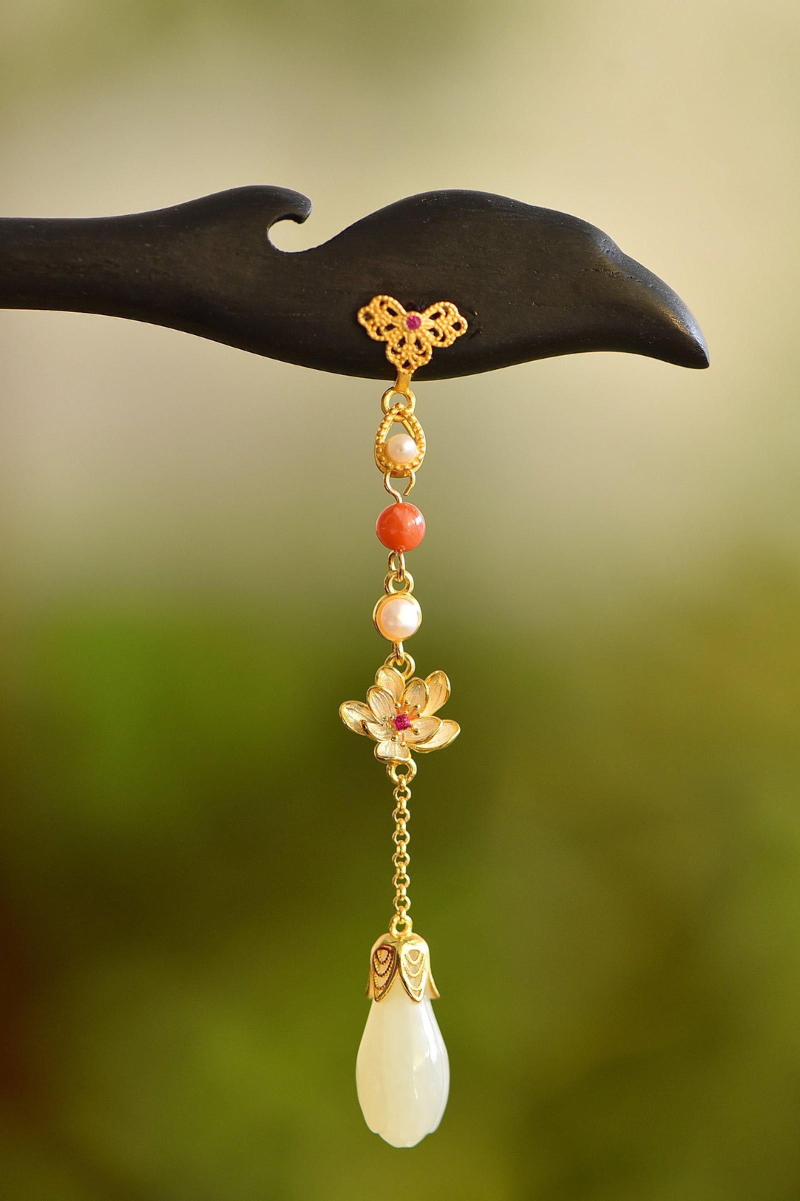 An Exquisite Sterling Silver-Gold Plated Inlaid White Jade Ebony Hairpin: Estimated Value:300-600 An Exquisite Sterling Silver-Gold Plated Inlaid White Jade Ebony Hairpin, 纯银镀金镶白玉黑檀木发簪