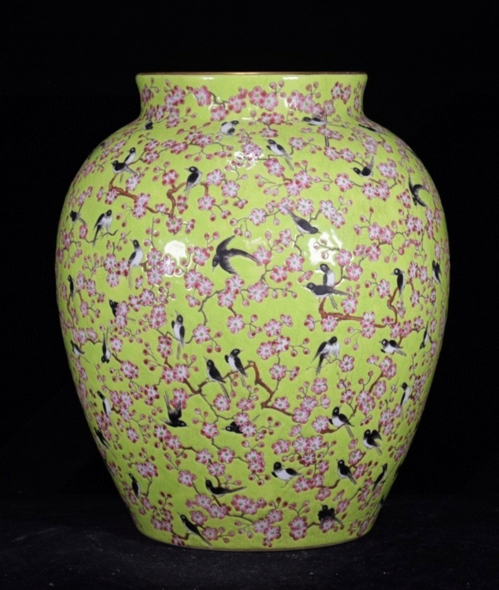 A Rare Green Ground Famille-Rose Painted Gold Flower and Bird Pattern Jar - 2