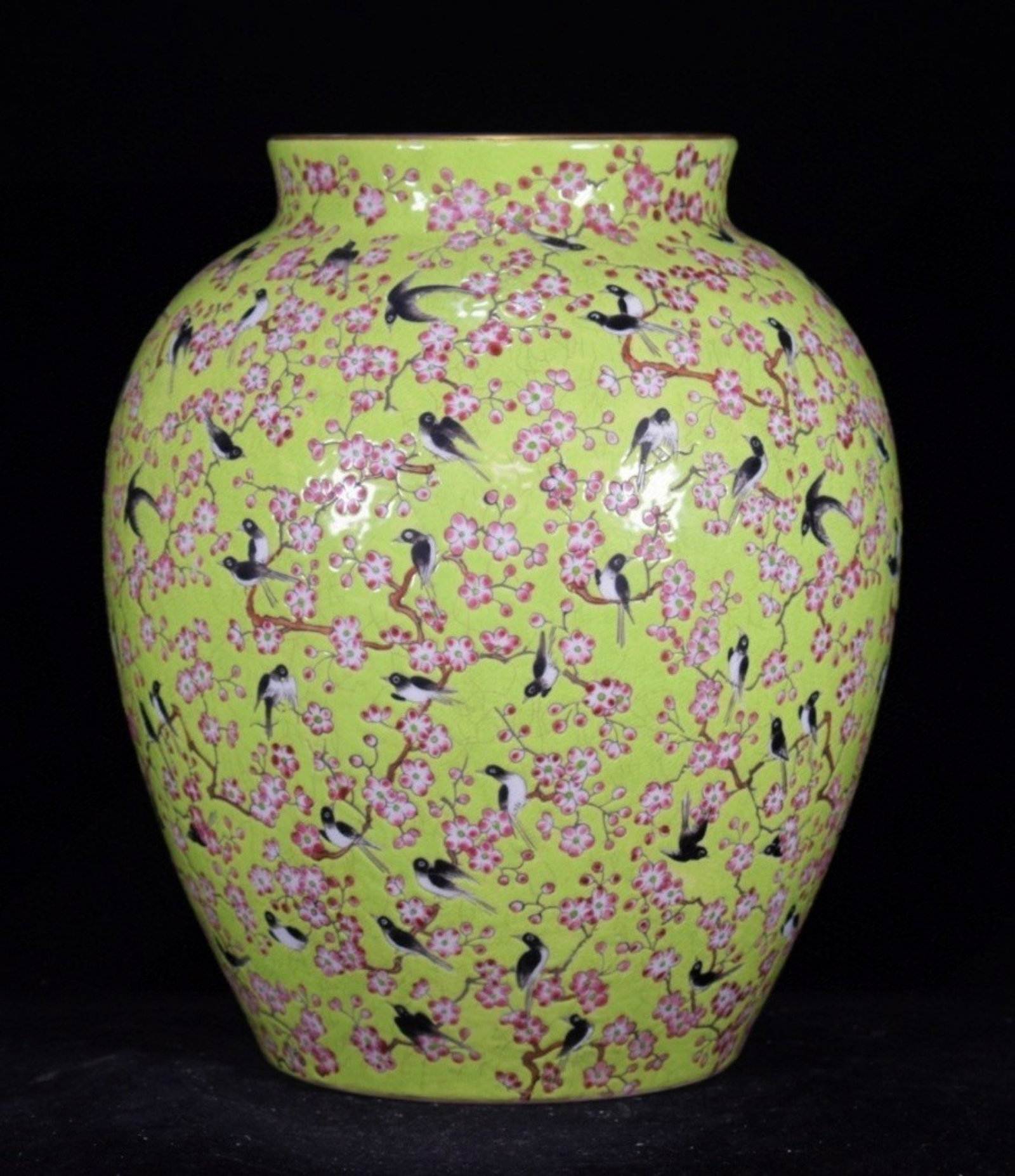 A Rare Green Ground Famille-Rose Painted Gold Flower and Bird Pattern Jar - 3