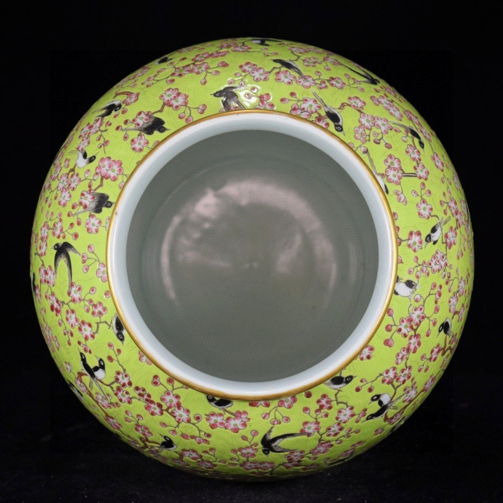 A Rare Green Ground Famille-Rose Painted Gold Flower and Bird Pattern Jar - 7