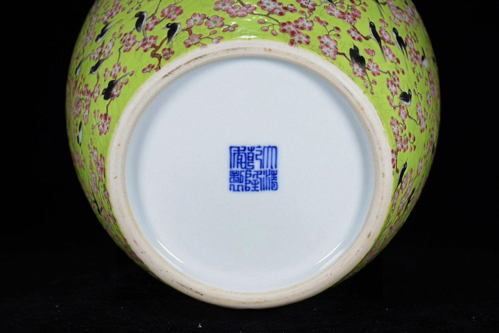 A Rare Green Ground Famille-Rose Painted Gold Flower and Bird Pattern Jar - 9