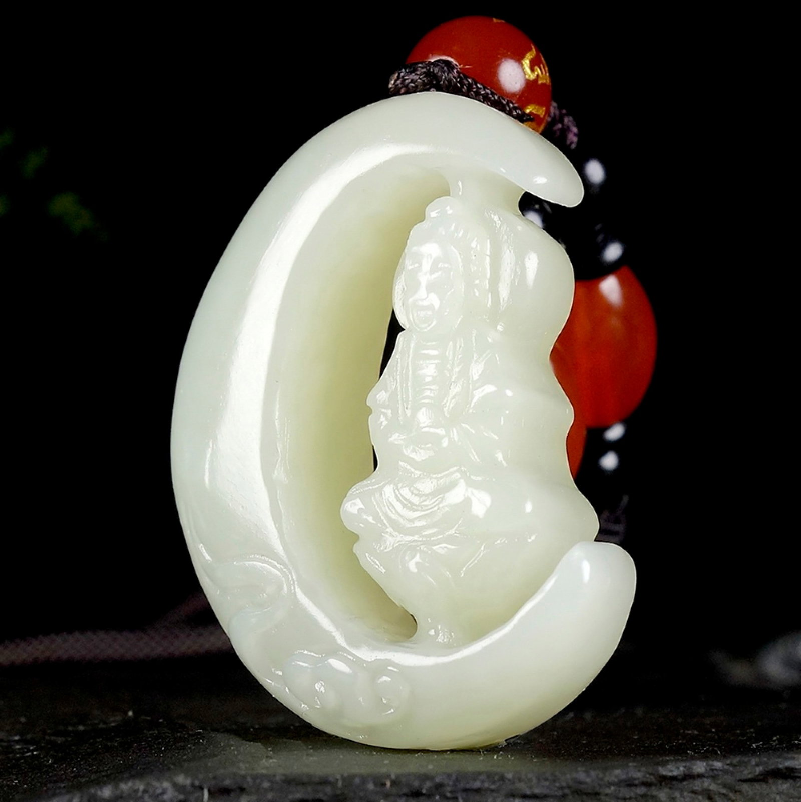 An Exquisite White Jade Statue of Avalokitesvara Pendant - 2