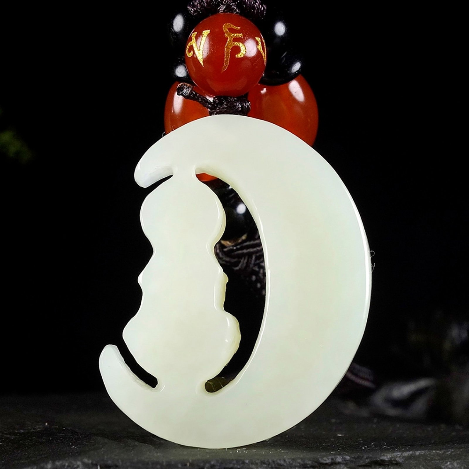 An Exquisite White Jade Statue of Avalokitesvara Pendant - 4