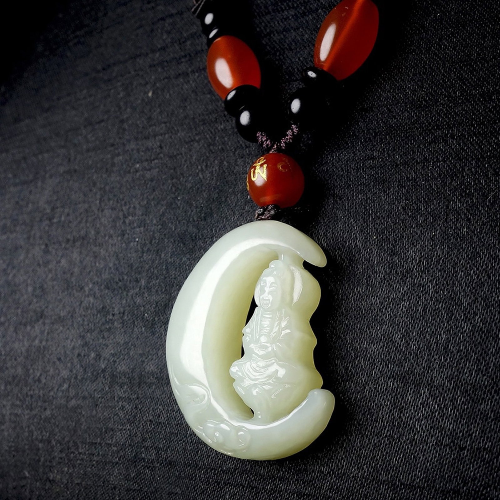 An Exquisite White Jade Statue of Avalokitesvara Pendant - 5