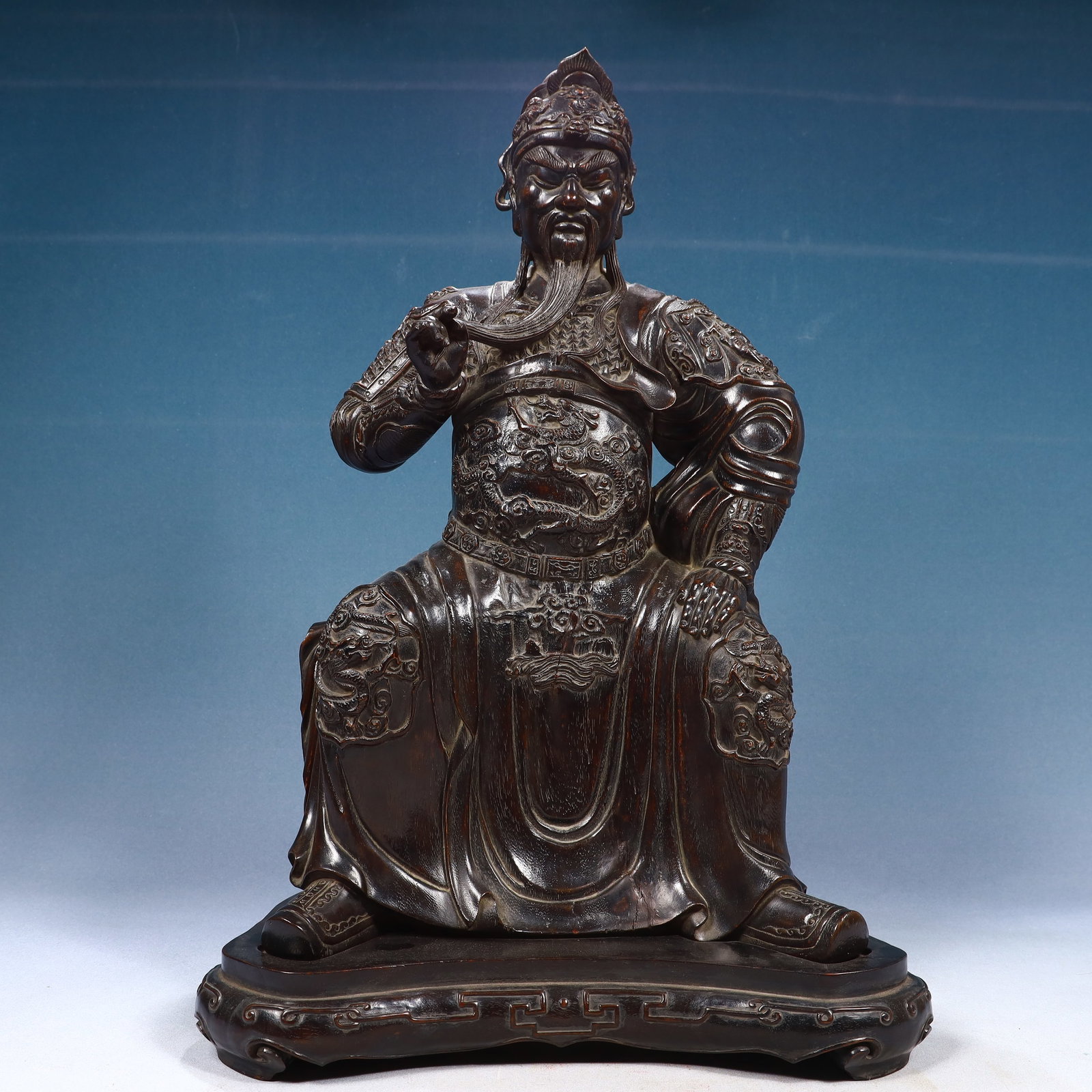 A Huge Eaglewood Auspicious Cloud and Dragon Pattern Statue of Seto Guangong: Estimated Value:20000-40000 A Huge Eaglewood Auspicious Cloud and Dragon Pattern Statue of Seto Guangong,Qing Dynasty, China,Size:14.2inx9.8inx20.5in,Weight:5150g