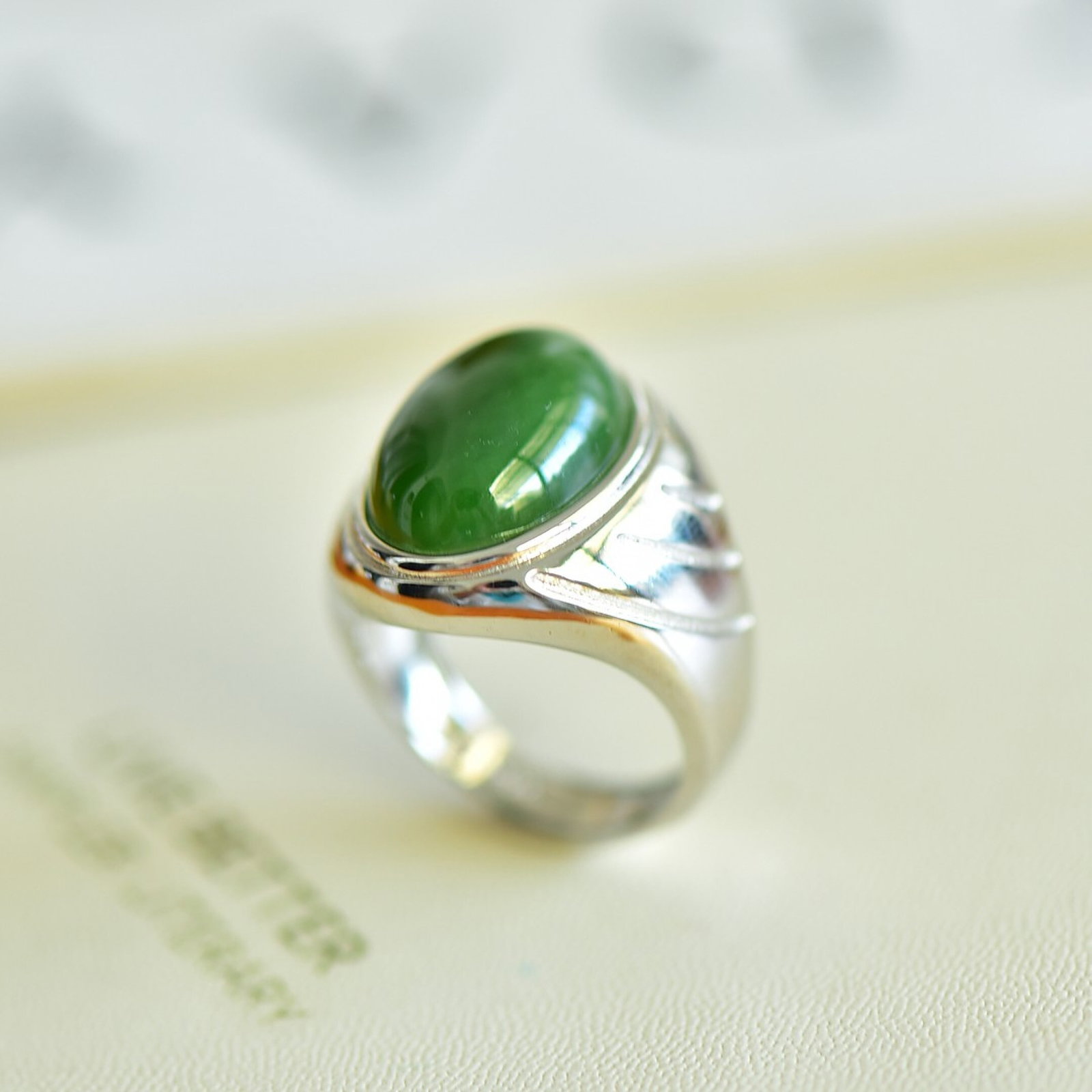 An Exquisite Sterling Silver Inlaid Jasper Ring - 3