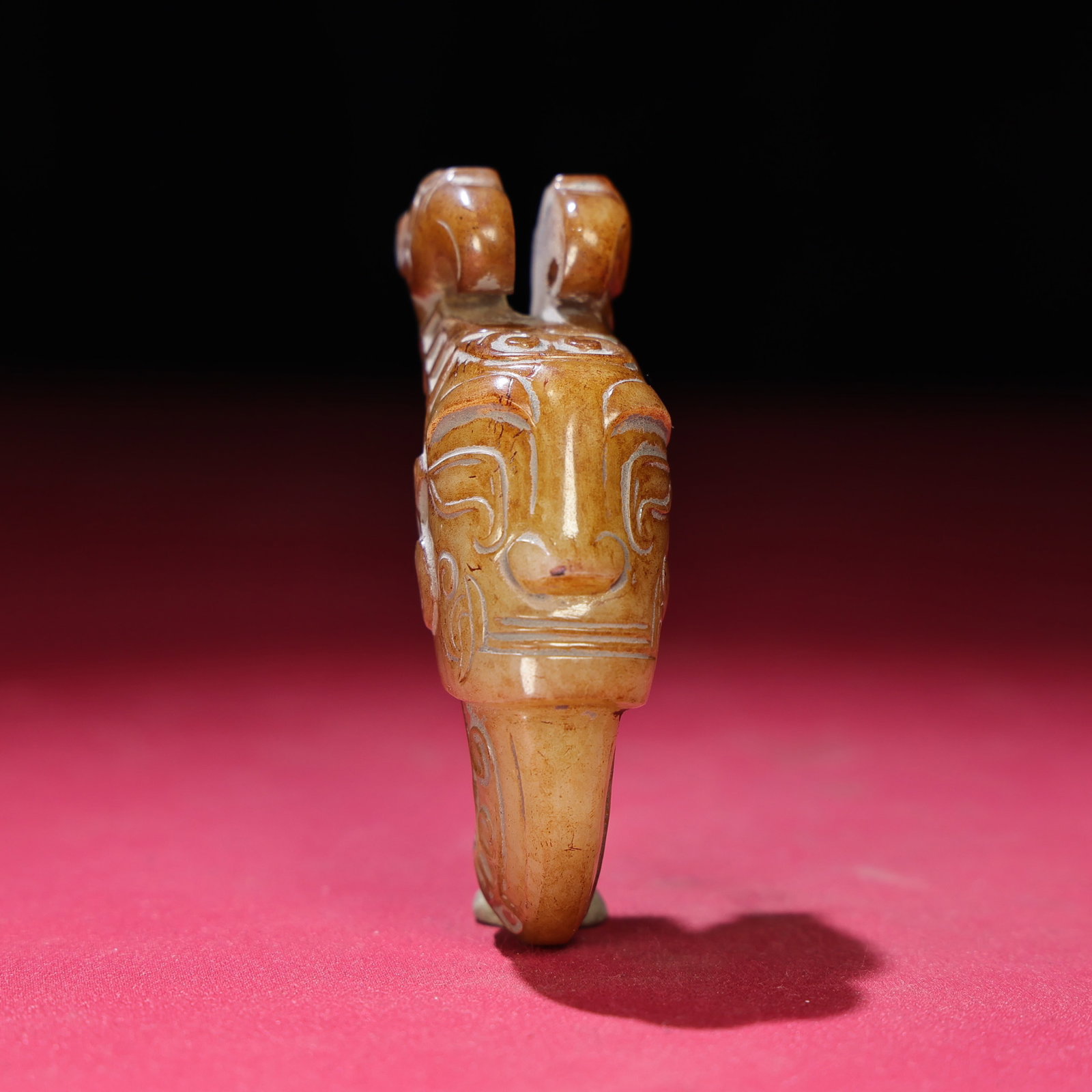 An Exquisite White Jade Figure-Face Pattern Pendant - 2