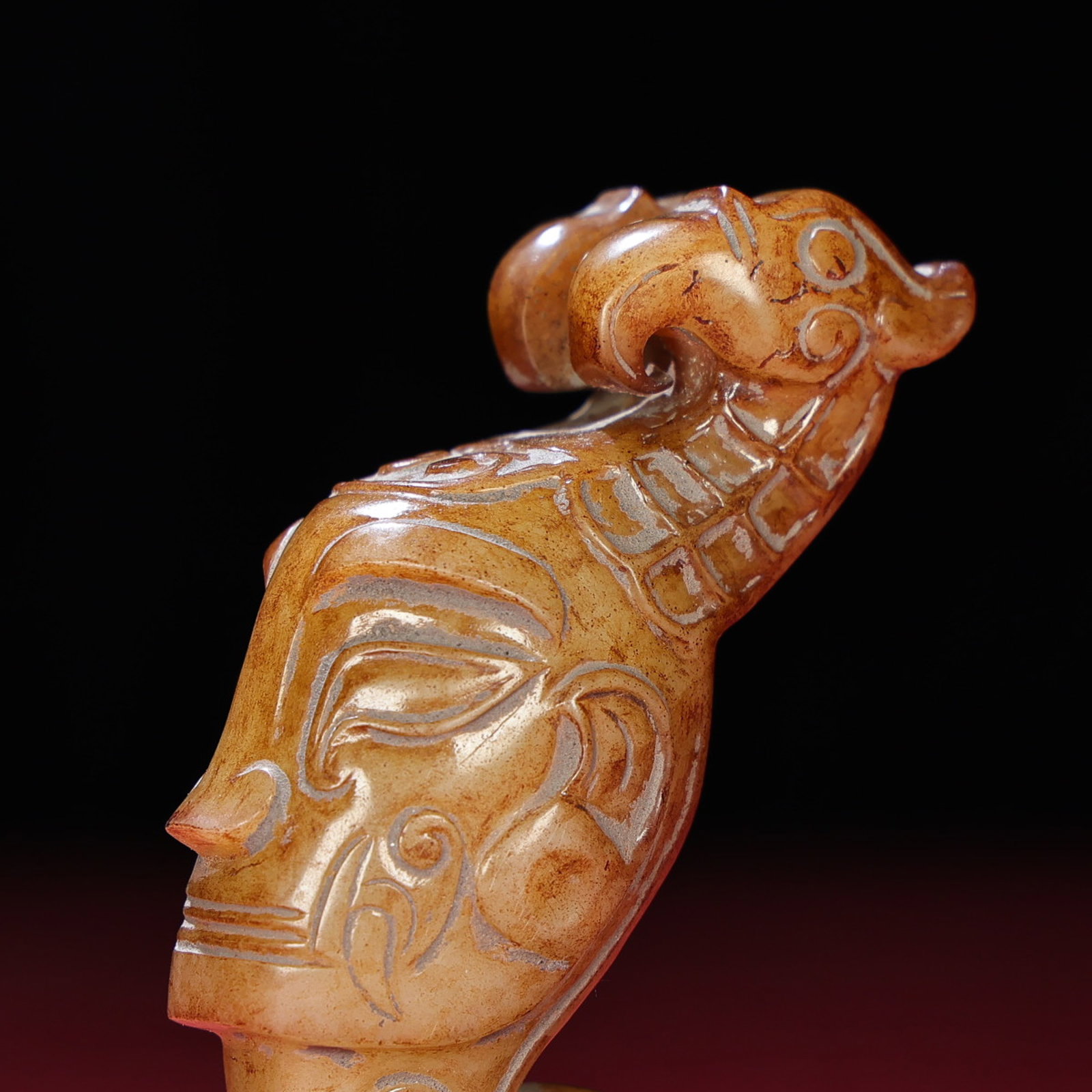 An Exquisite White Jade Figure-Face Pattern Pendant - 7