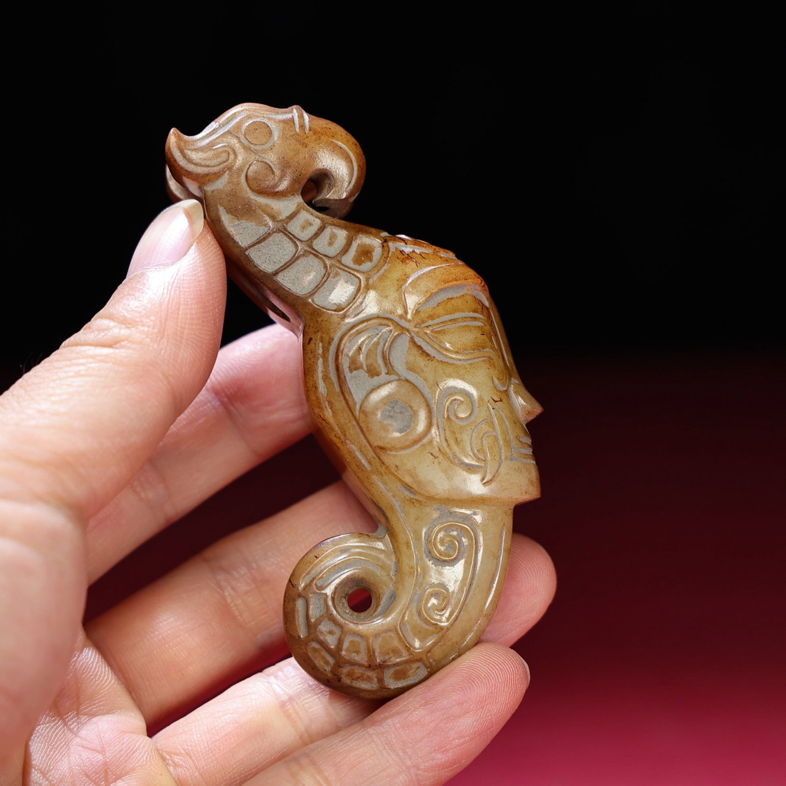 An Exquisite White Jade Figure-Face Pattern Pendant - 9