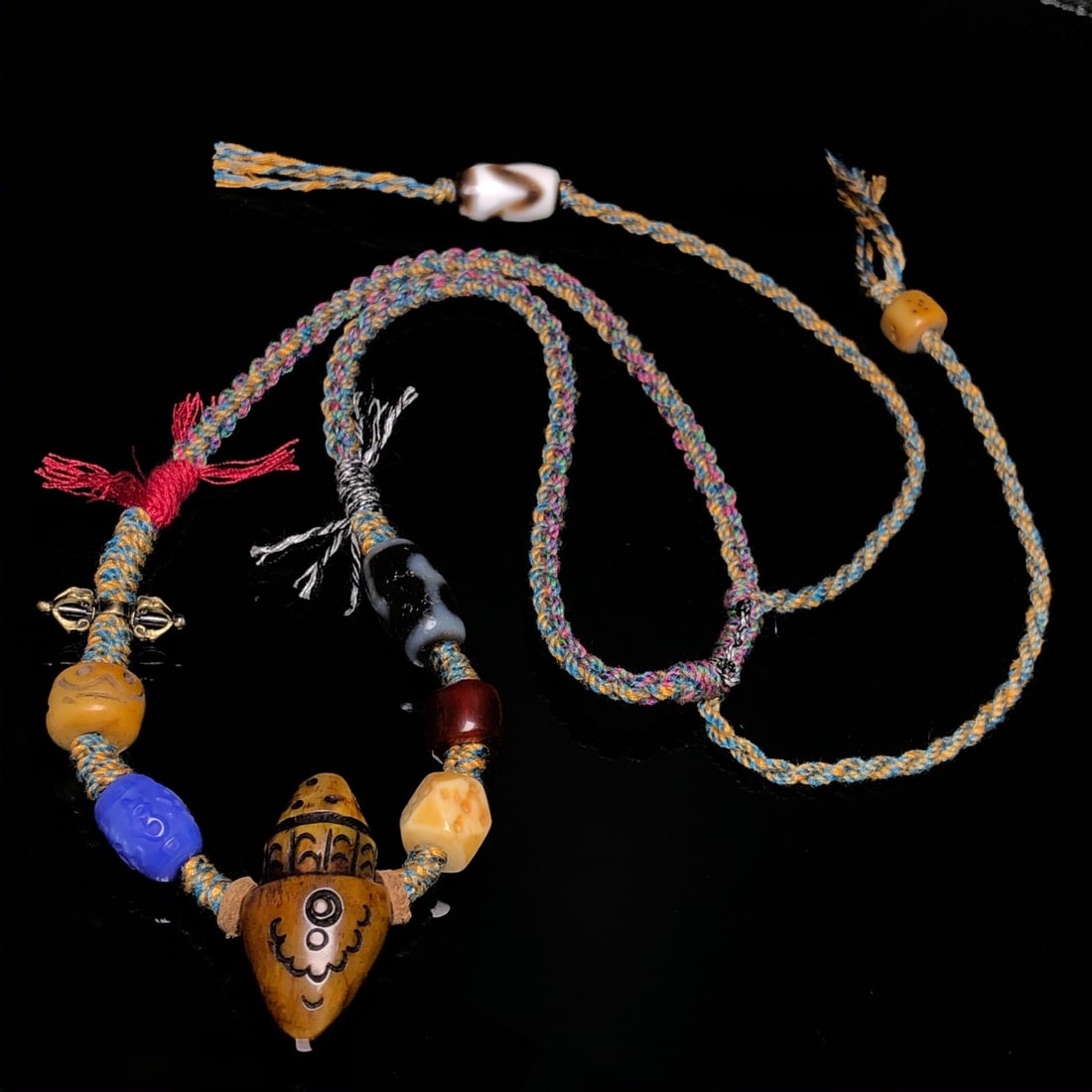 An Exquisite Dzi Bead Pendant: Estimated Value:400-800 An Exquisite Dzi Bead Pendant,Size:33mmx17mm 天珠挂件
