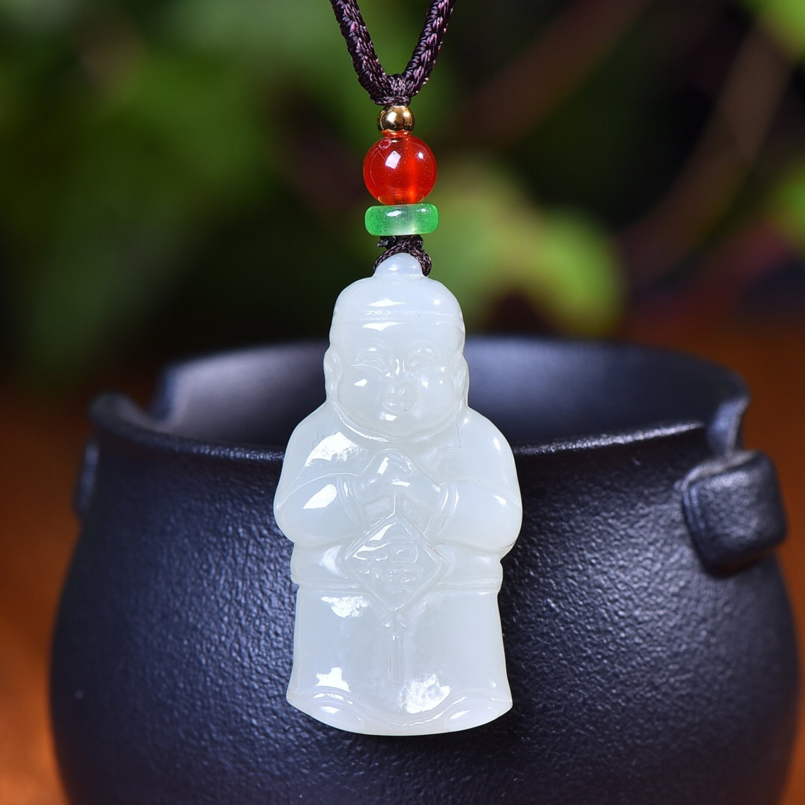 An Exquisite White Jade Figure Pendant - 2