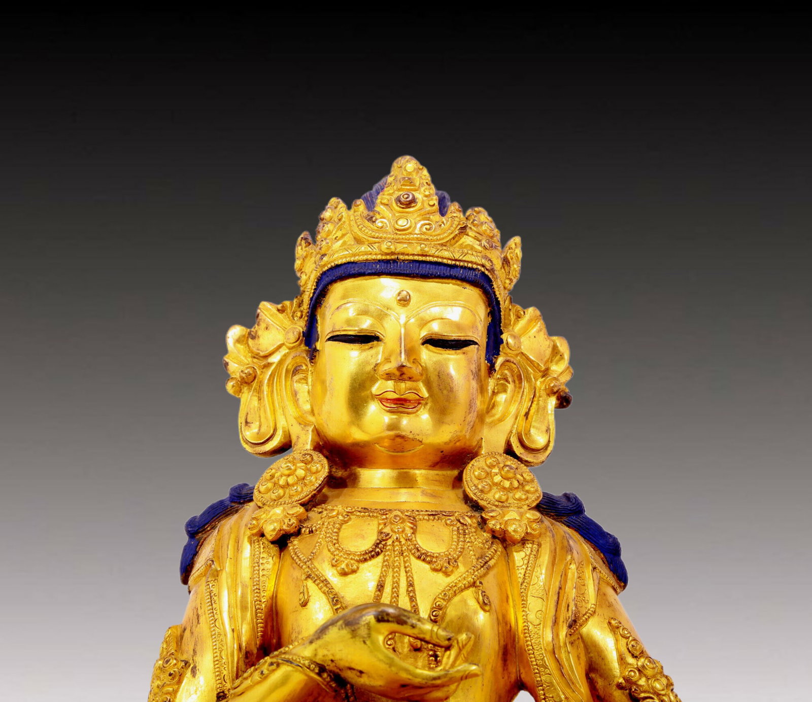 A solemn gilt bronze statue of Bodhisattva - 2
