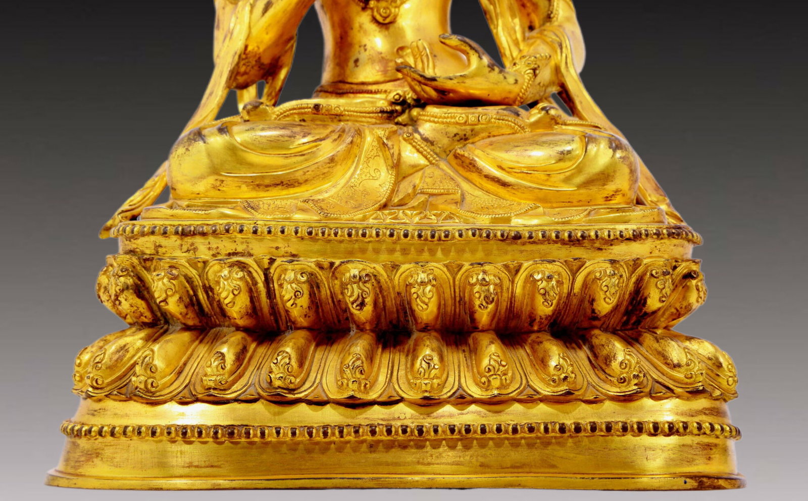A solemn gilt bronze statue of Bodhisattva - 4